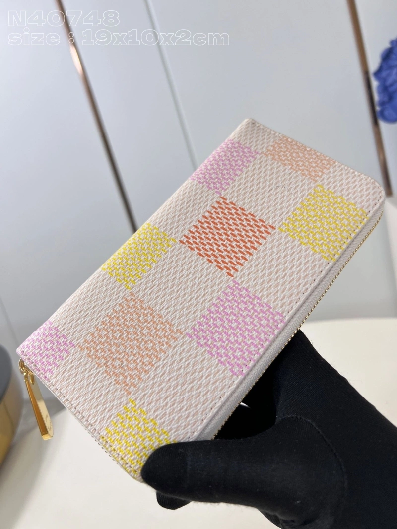 LV Wallets 4365H-0182