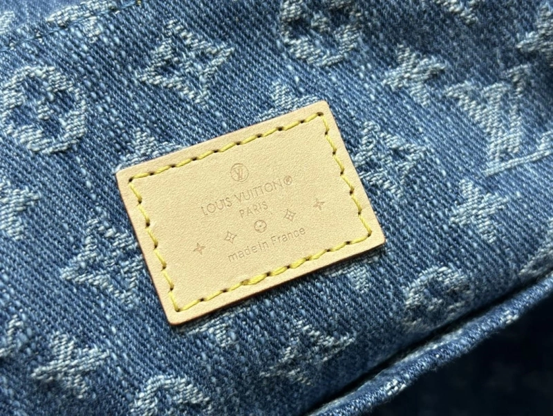 LV Backpacks 4365H-0403