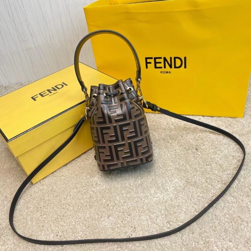 F**di bucket bags 4370-0025