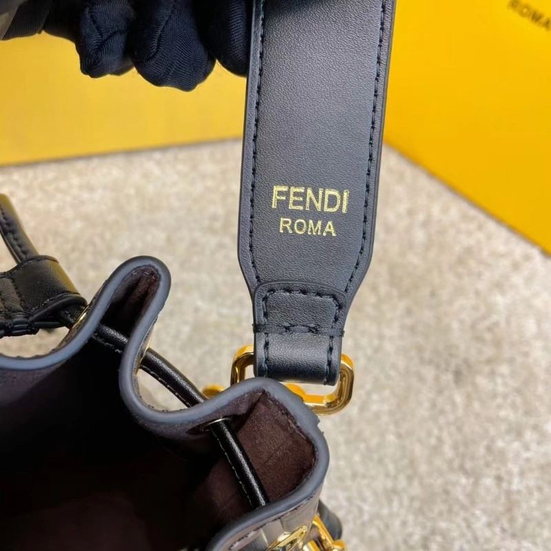 F**di bucket bags 4370-0025