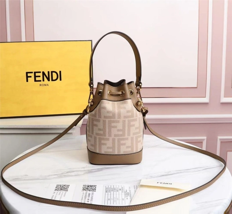F**di bucket bags 4370-0026