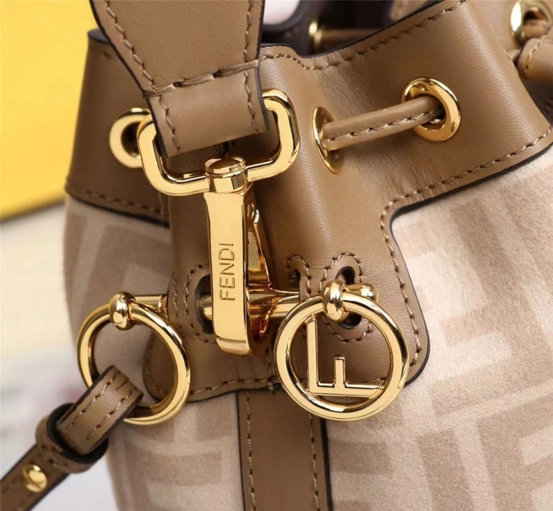 F**di bucket bags 4370-0026