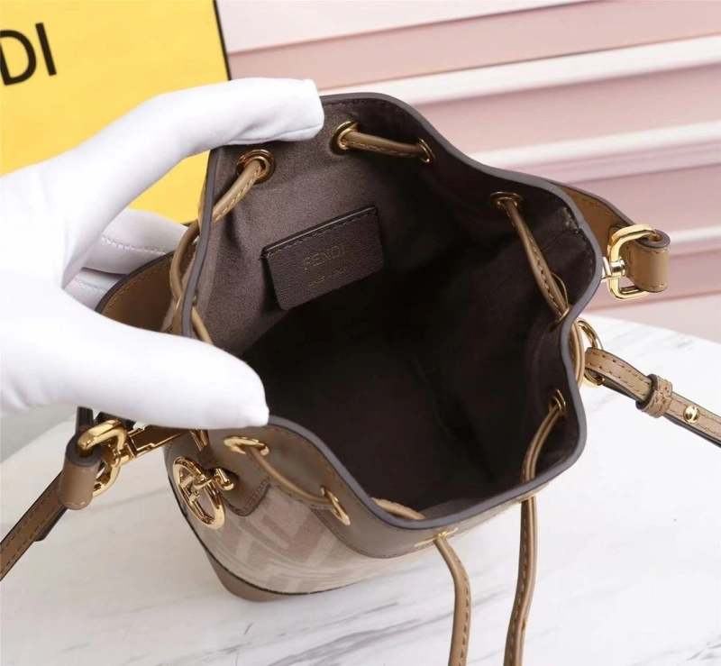 F**di bucket bags 4370-0026