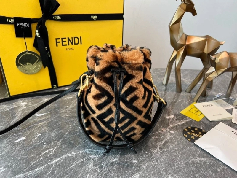 F**di bucket bags 4370-0036