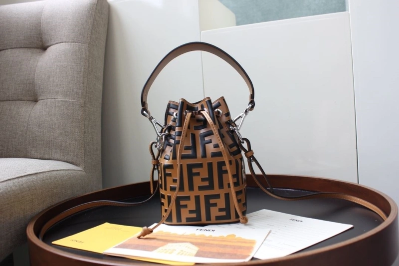 F**di bucket bags 4370-0067