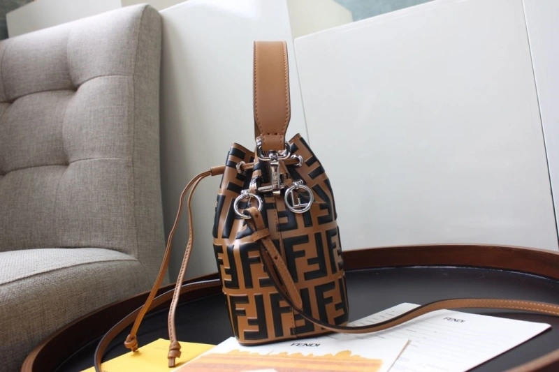 F**di bucket bags 4370-0067