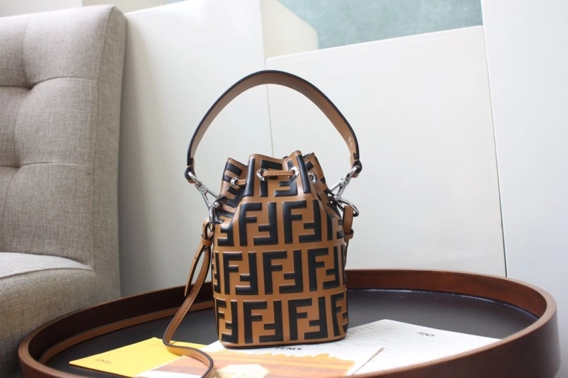 F**di bucket bags 4370-0067