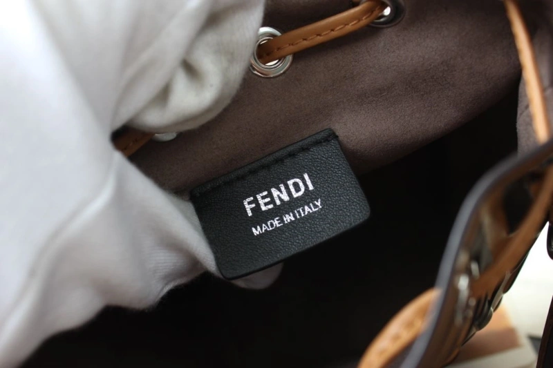 F**di bucket bags 4370-0067