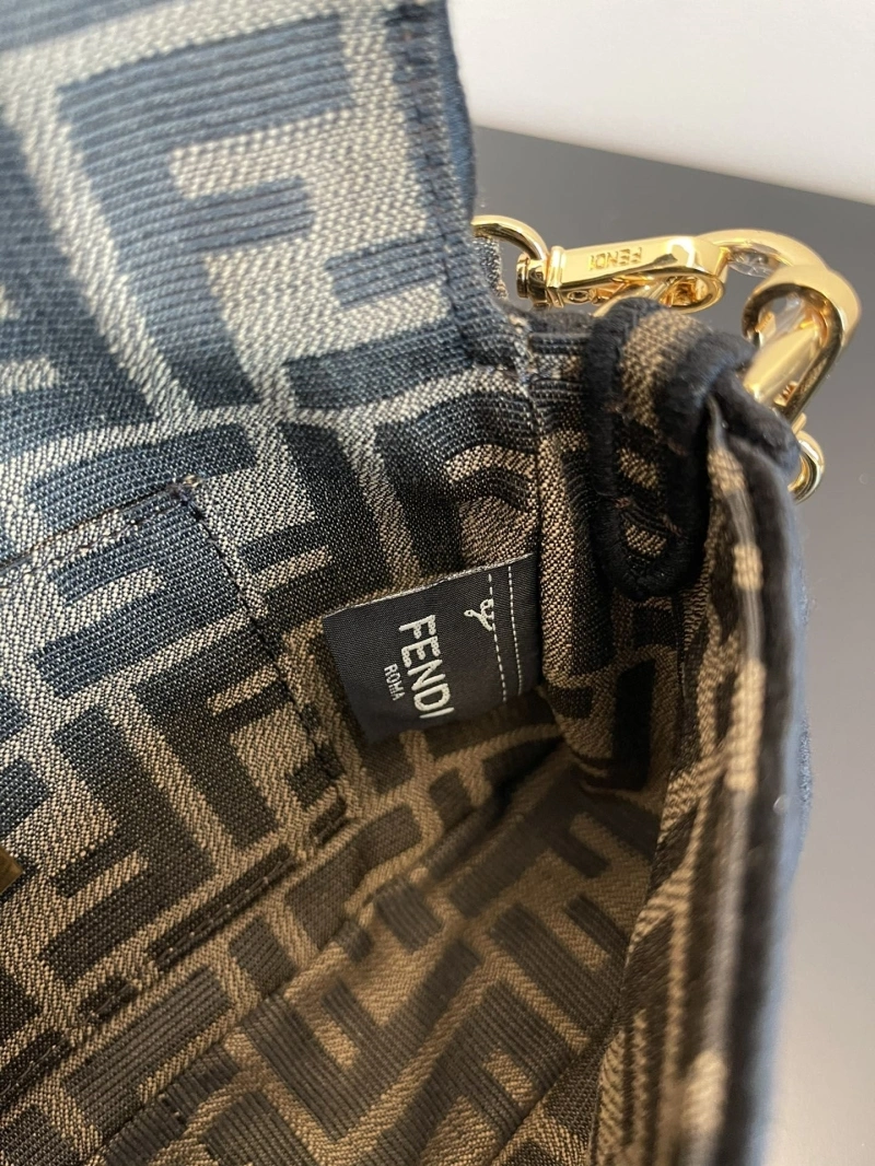 F**di baguette bags 4370-0104