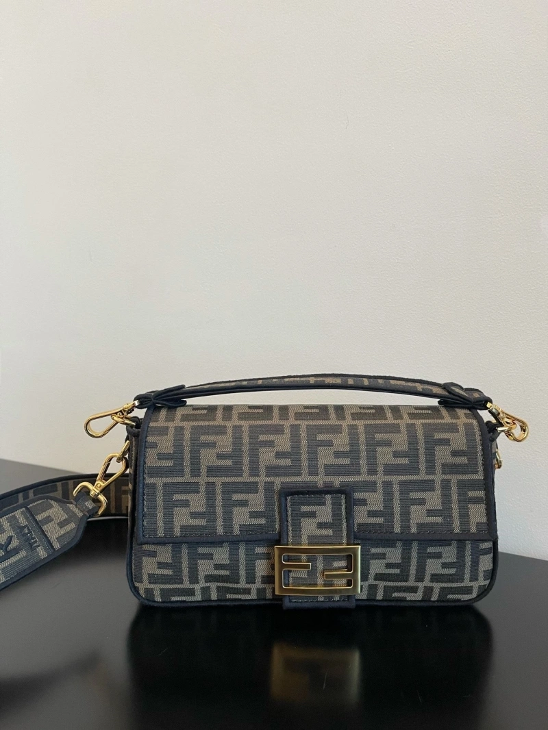 F**di baguette bags 4370-0105