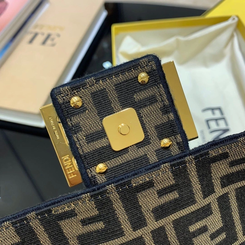 F**di baguette bags 4370-0106
