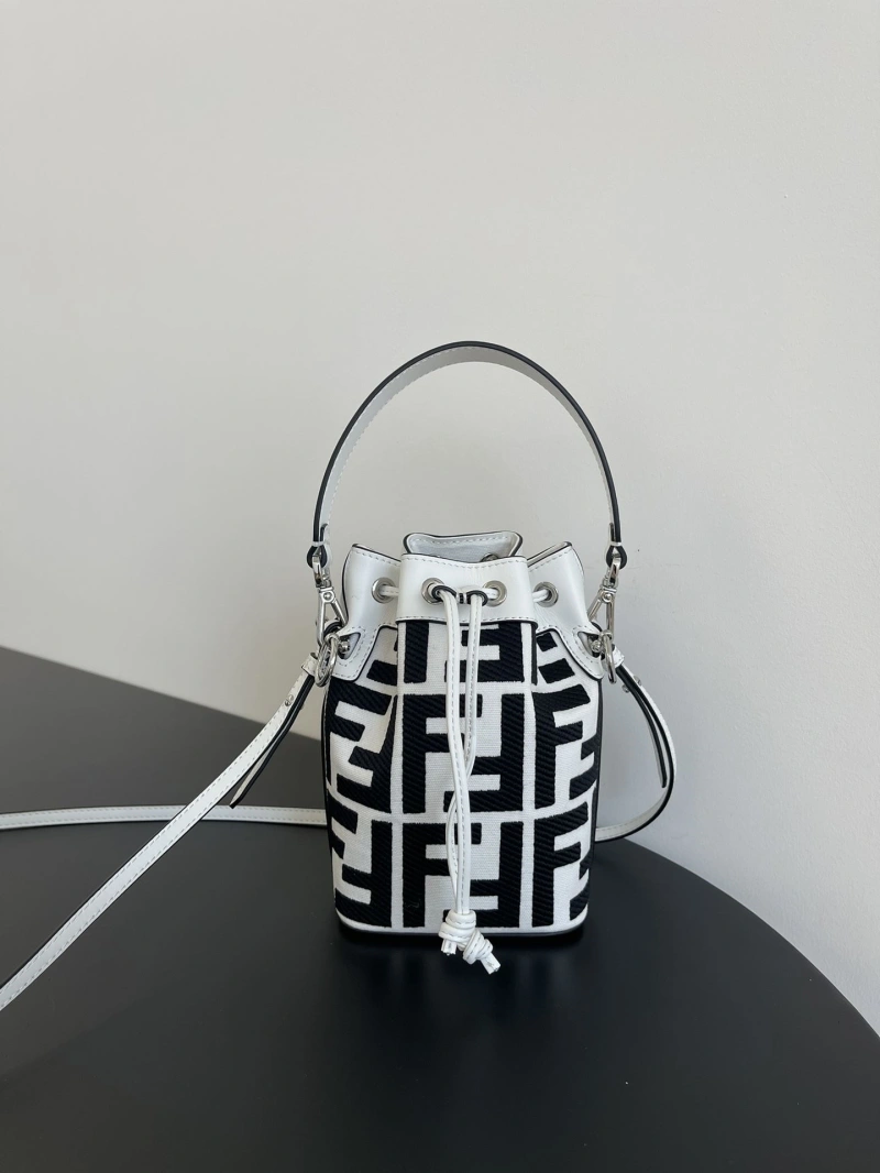 F**di bucket bags 4370-0122