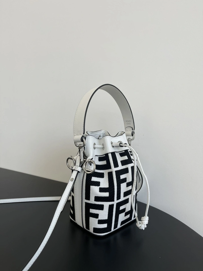 F**di bucket bags 4370-0122