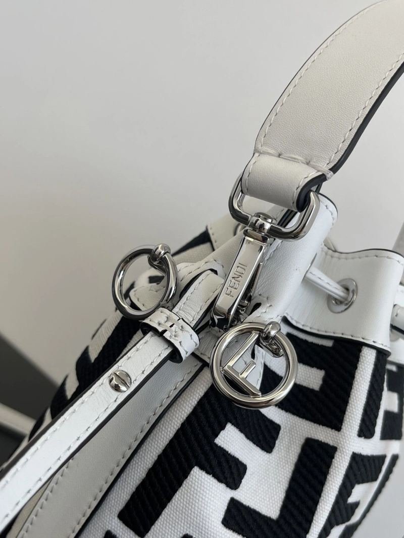 F**di bucket bags 4370-0122