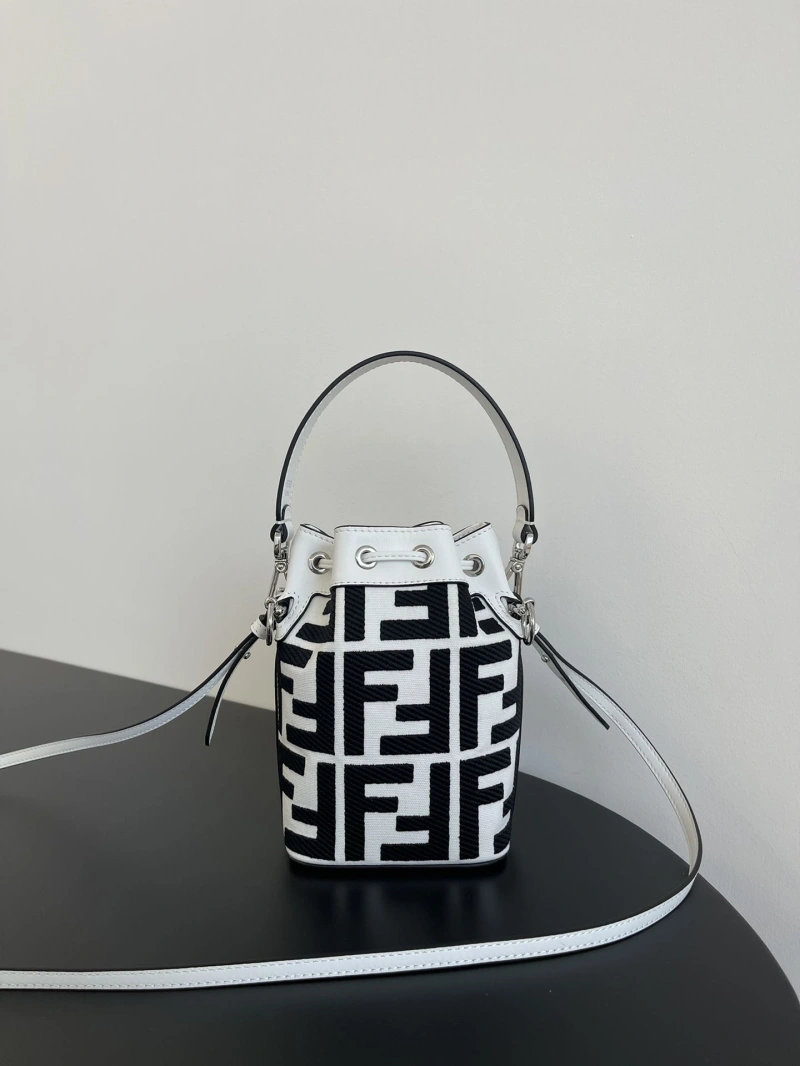 F**di bucket bags 4370-0122