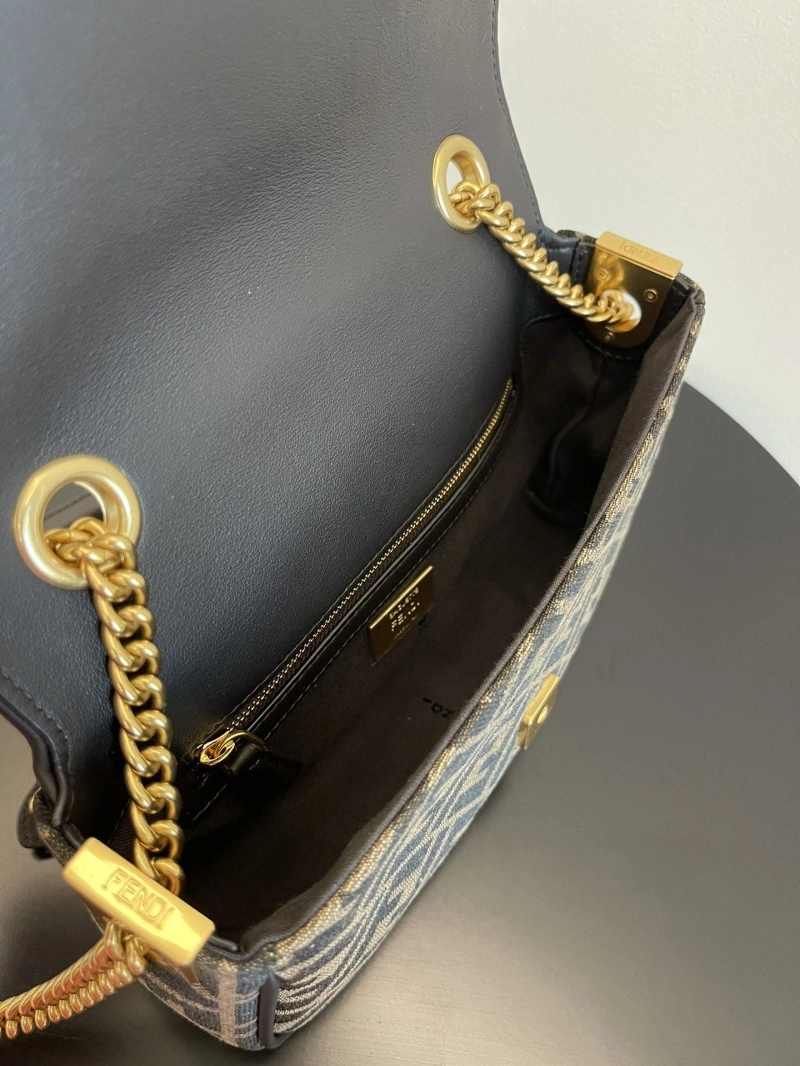 F**di baguette bags 4370-0211