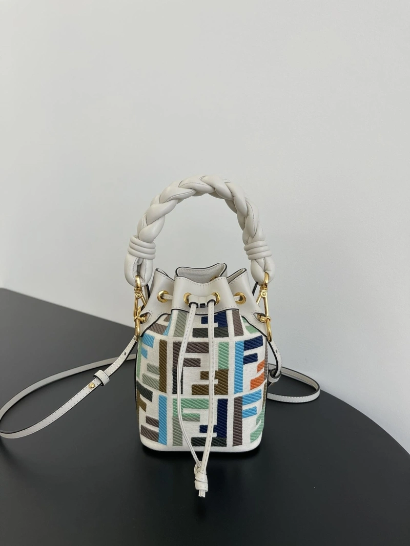 F**di bucket bags 4370-0316