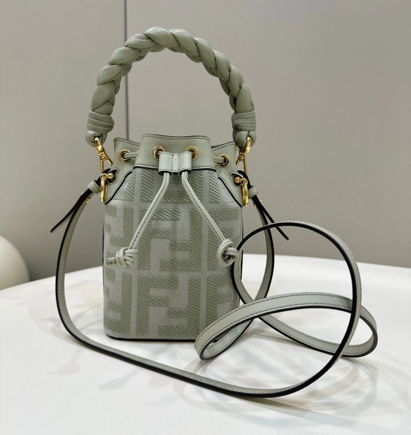F**di bucket bags 4370-0318