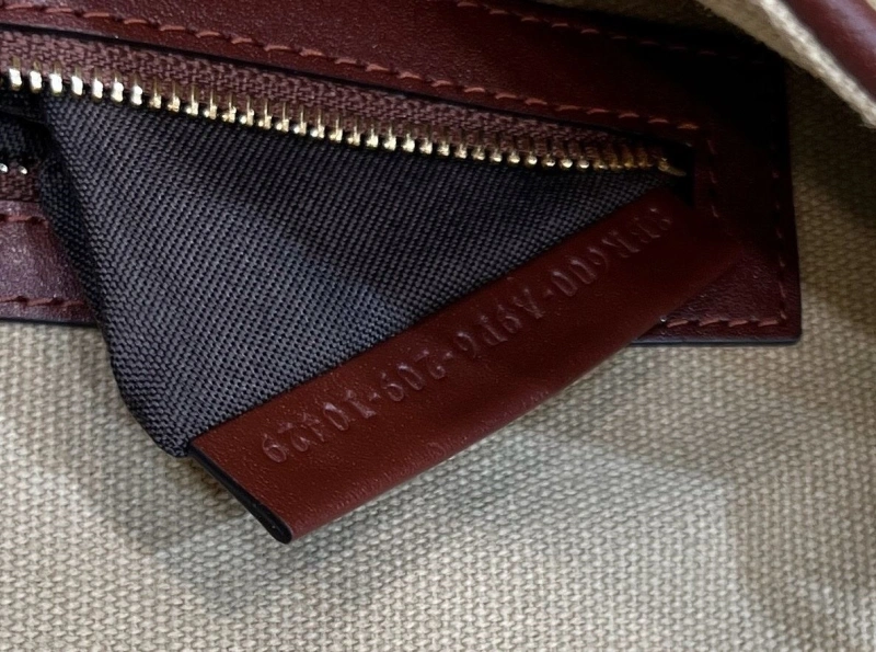 F**di baguette bags 4370-0323