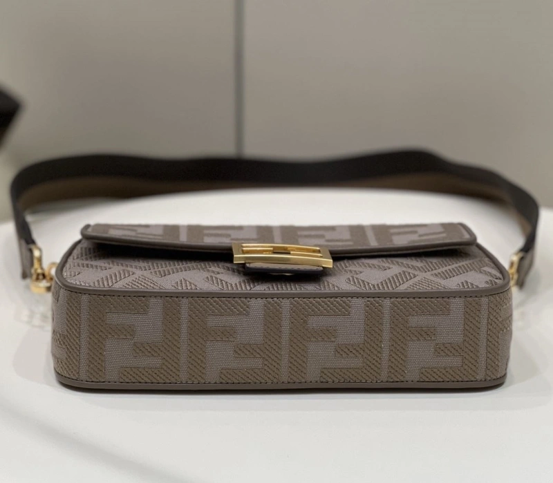 F**di baguette bags 4370-0325