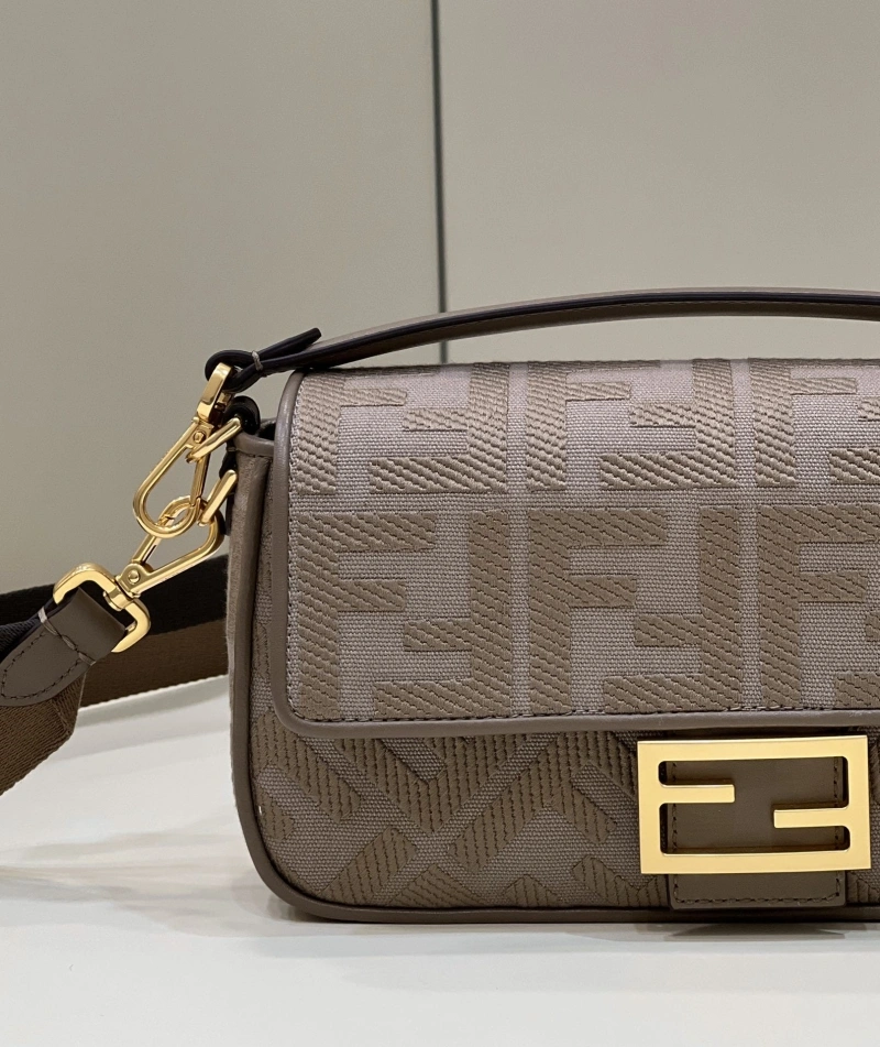 F**di baguette bags 4370-0325