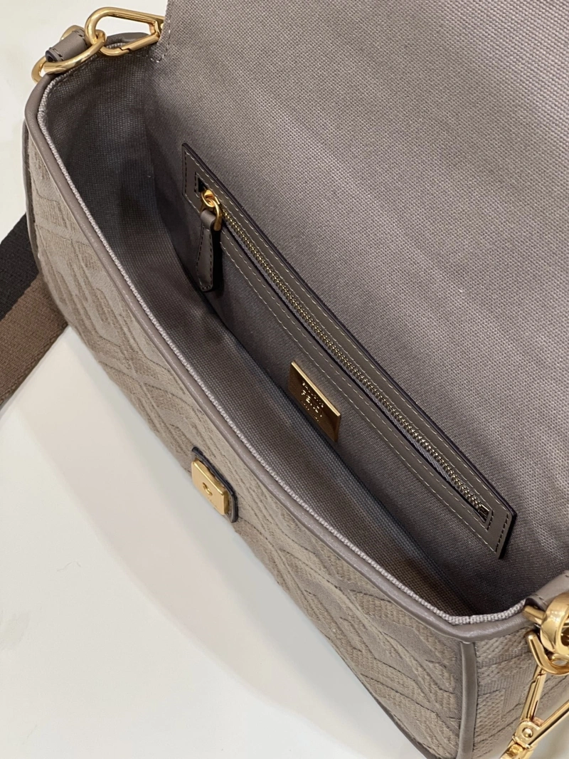 F**di baguette bags 4370-0325