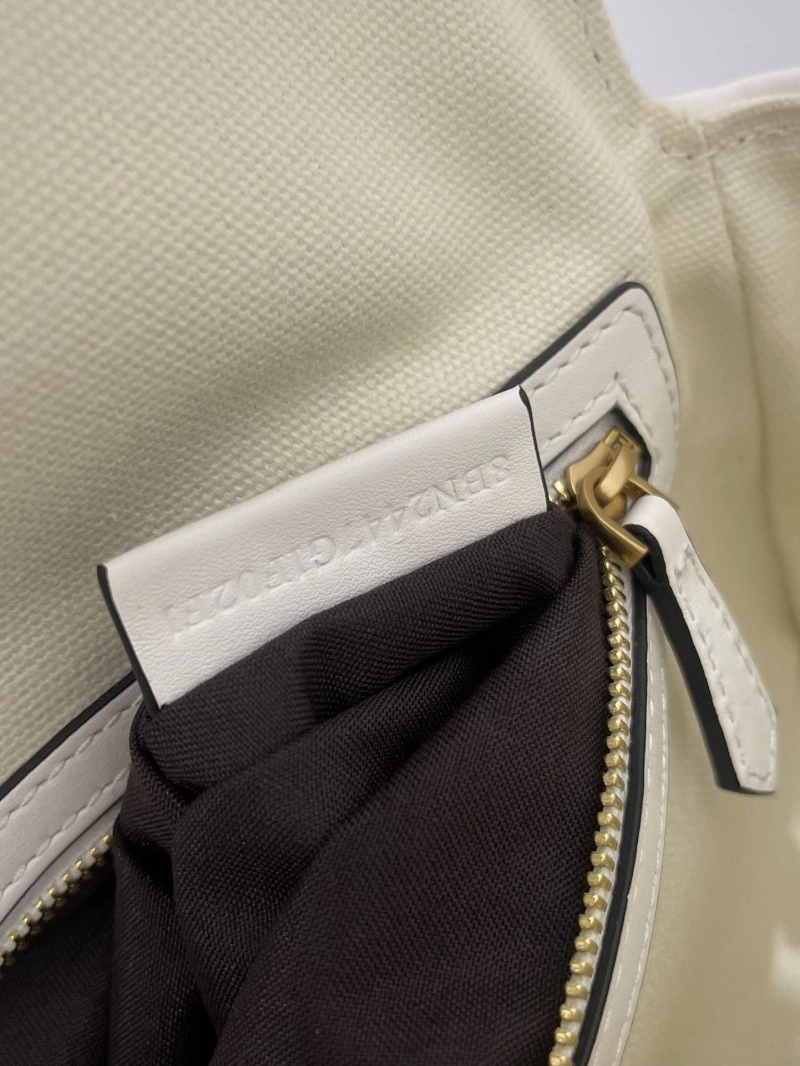F**di baguette bags 4370-0328