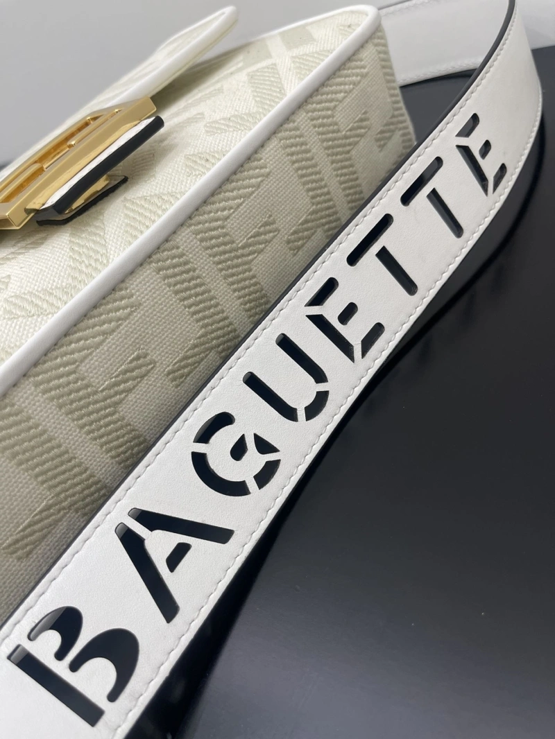 F**di baguette bags 4370-0328