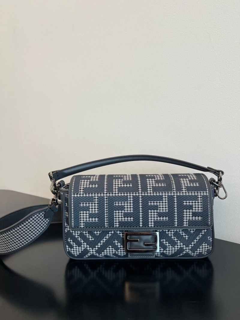F**di baguette bags 4370-0330