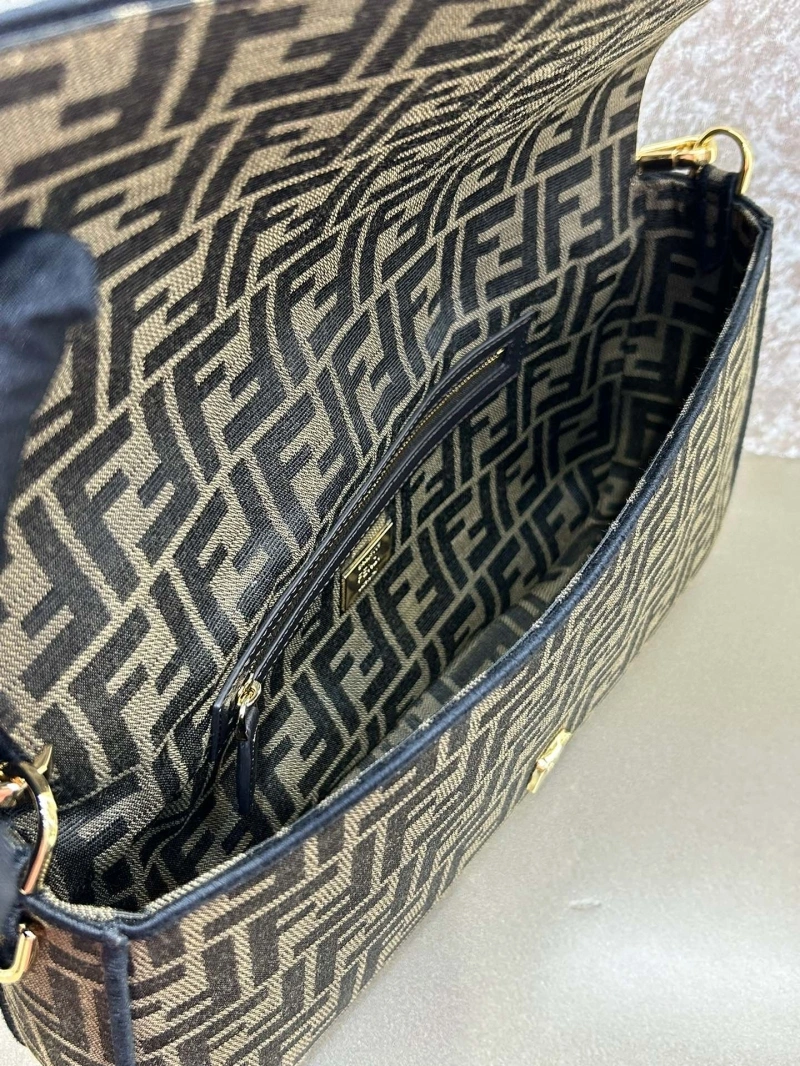 F**di baguette bags 4370-0383
