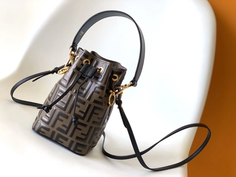 F**di bucket bags 4370-0384