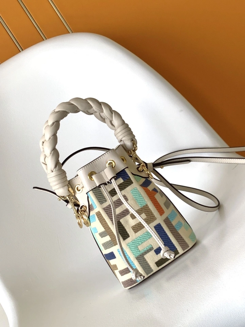 F**di bucket bags 4370-0385