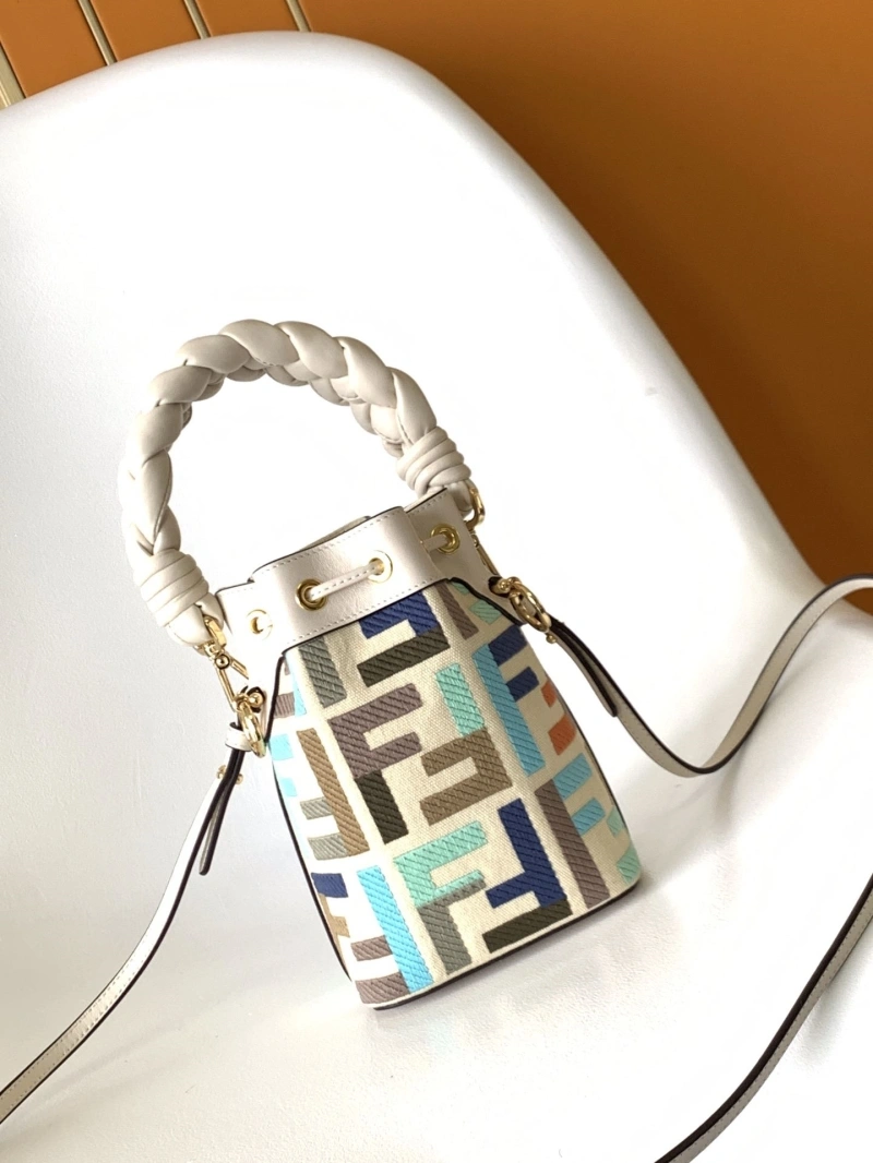 F**di bucket bags 4370-0385