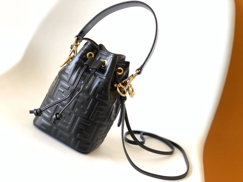 F**di bucket bags 4370-0386