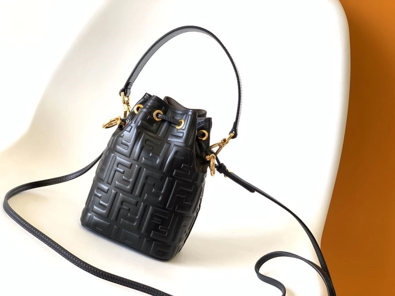 F**di bucket bags 4370-0386