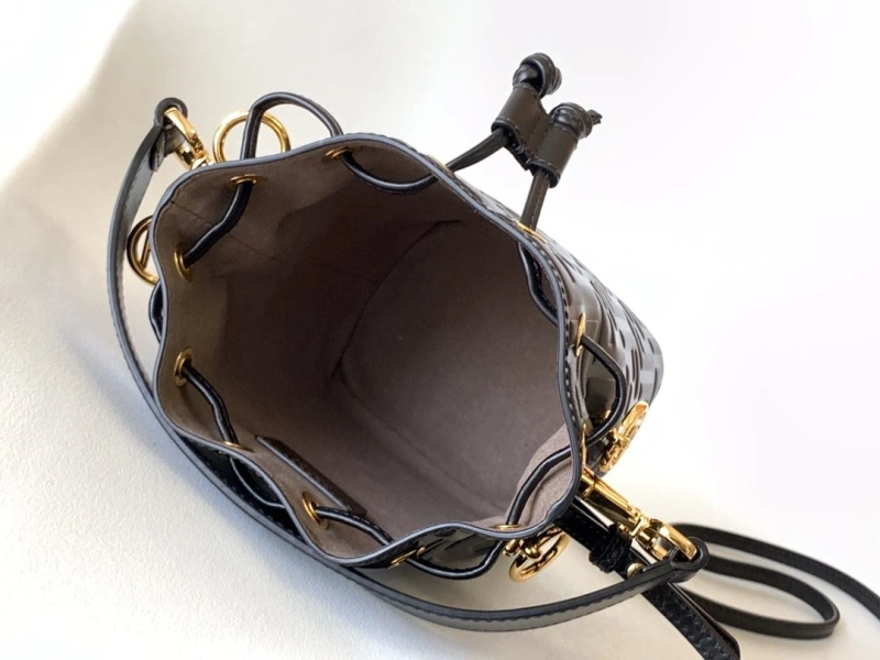 F**di bucket bags 4370-0386
