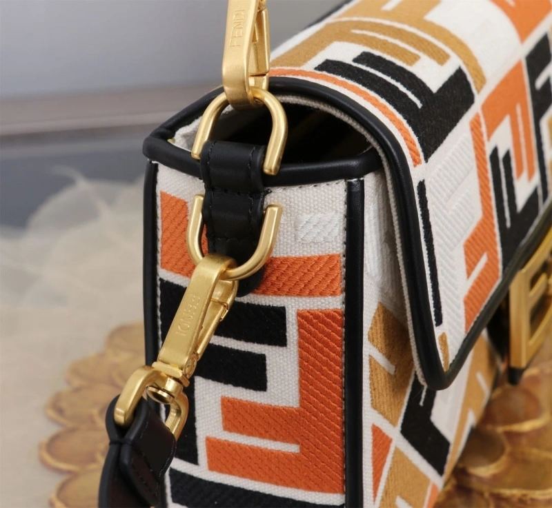 F**di baguette bags 4370-0394