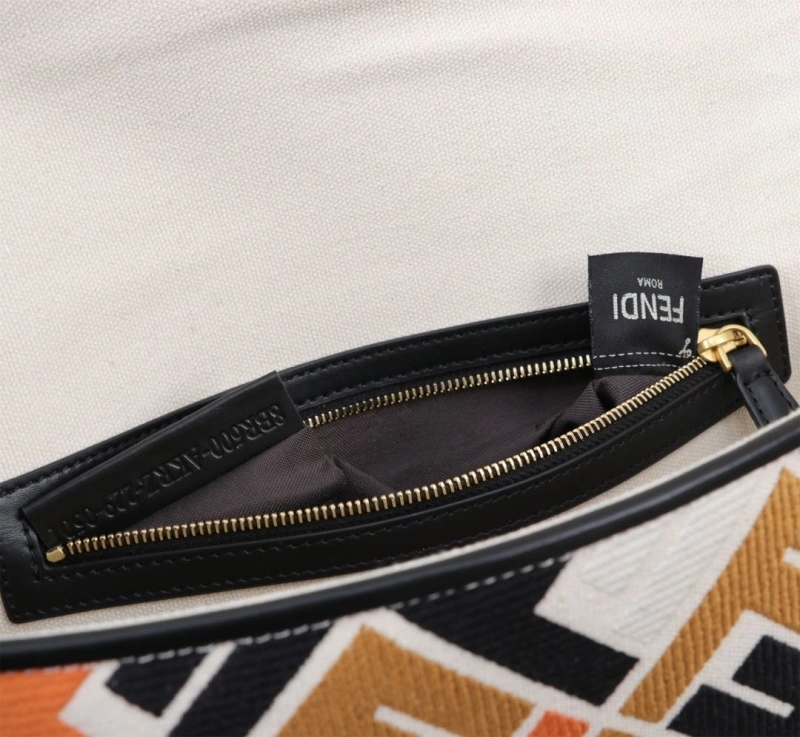 F**di baguette bags 4370-0394