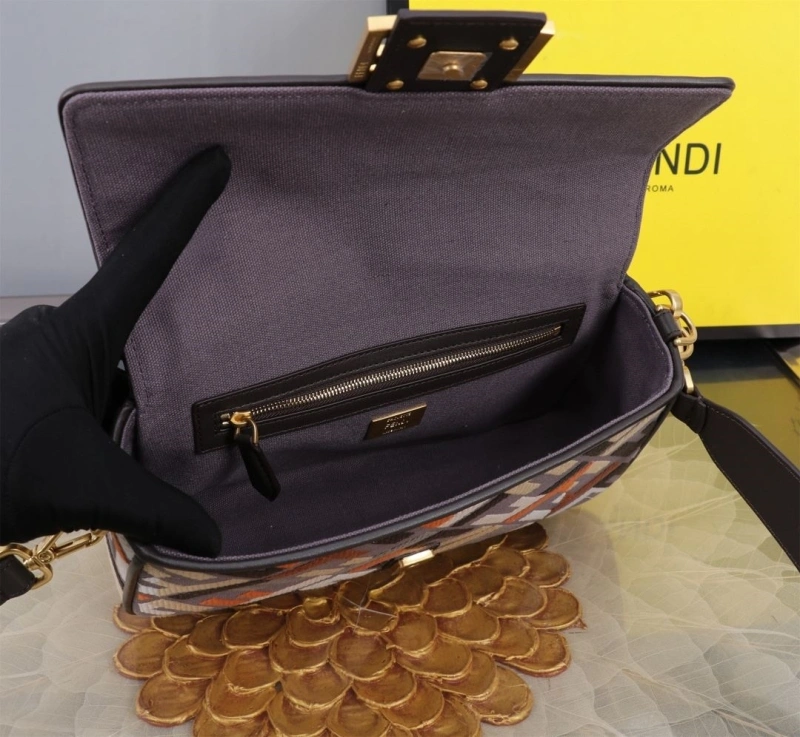 F**di baguette bags 4370-0395