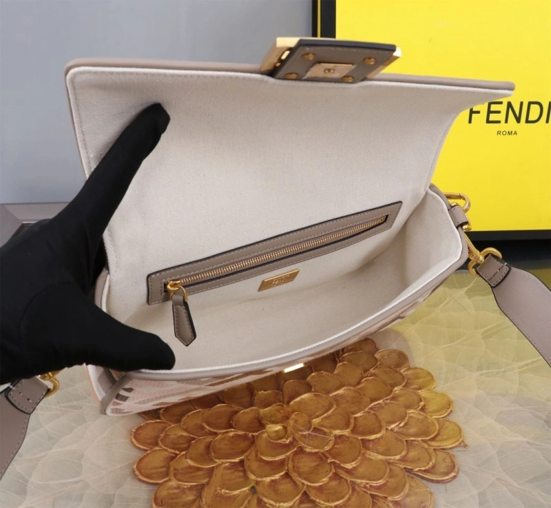 F**di baguette bags 4370-0396
