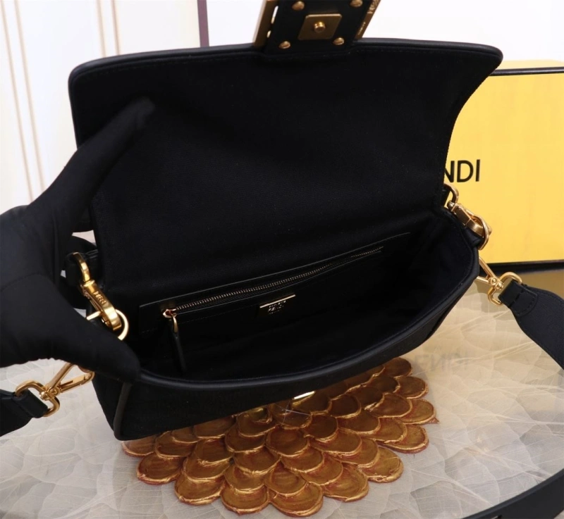 F**di baguette bags 4370-0398