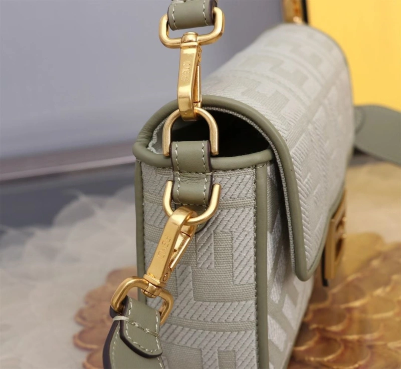 F**di baguette bags 4370-0400