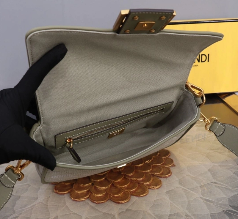F**di baguette bags 4370-0400