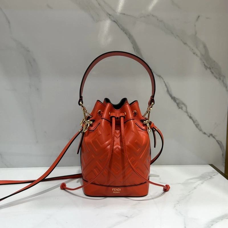 F**di bucket bags 4370-0568