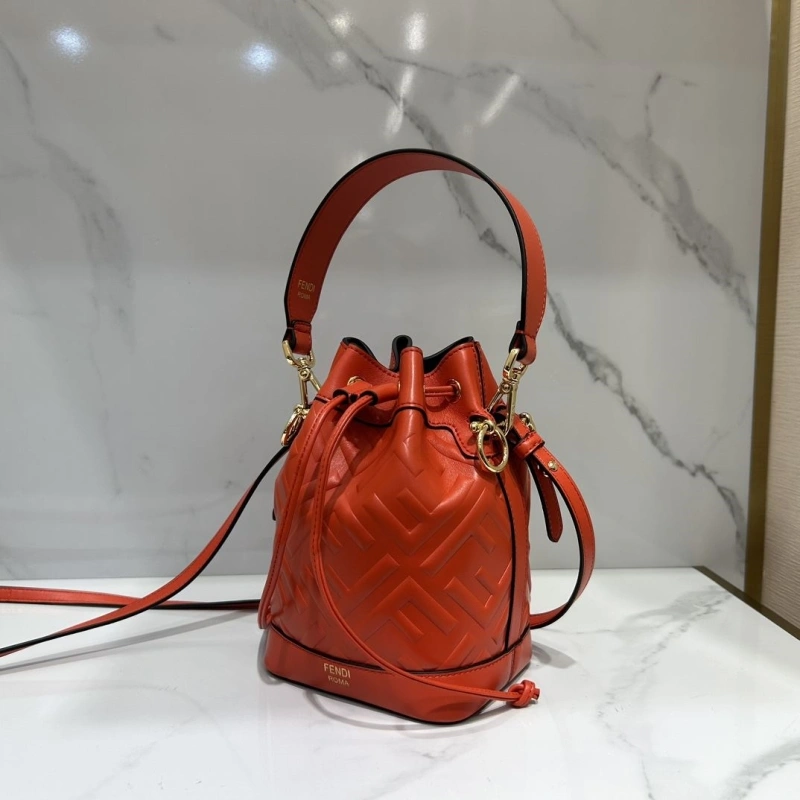 F**di bucket bags 4370-0568