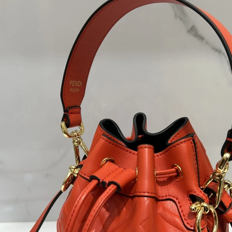 F**di bucket bags 4370-0568