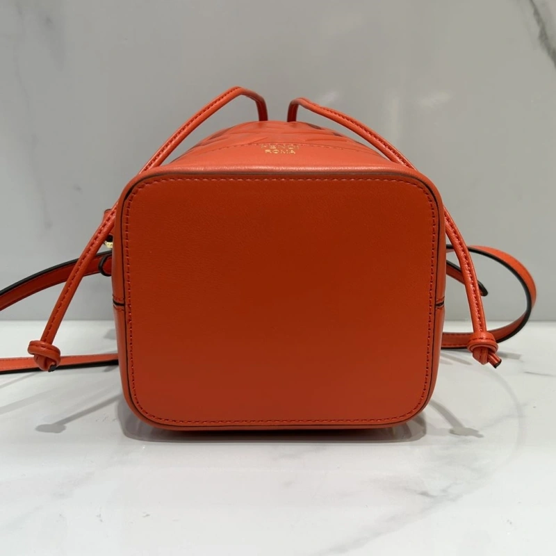 F**di bucket bags 4370-0568