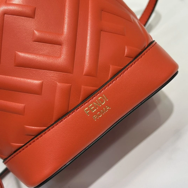 F**di bucket bags 4370-0568