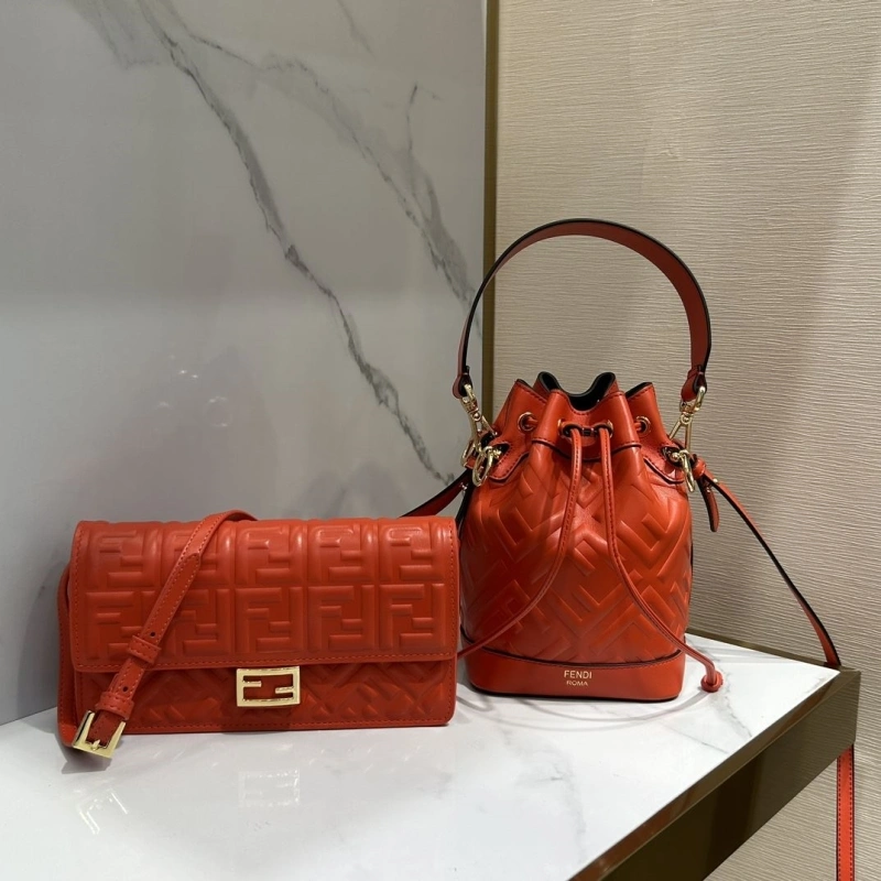 F**di bucket bags 4370-0568