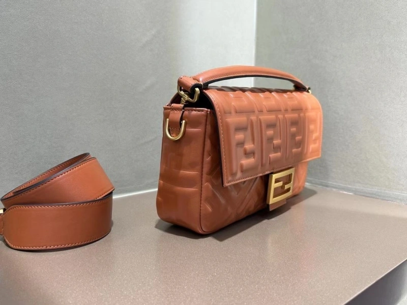 F**di baguette bags 4370-0588
